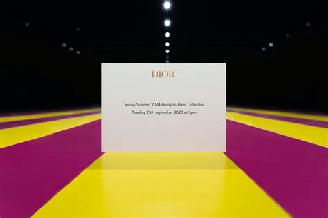 Votre carton d'invitation pour le défilé Dior printemps 